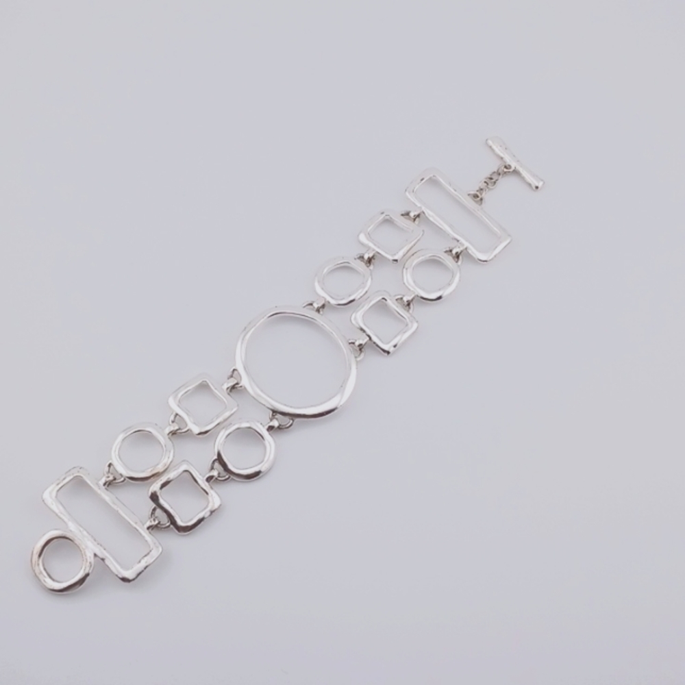 Bracelet with table clasp